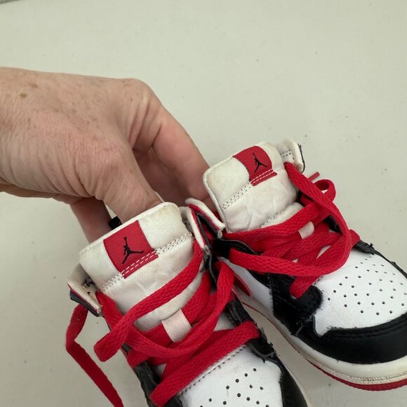 Nike Jordan 1 Mid Very Berry Sneakers Shoes 640735-016 Infant Baby Toddler 4C - Picture 6 of 9